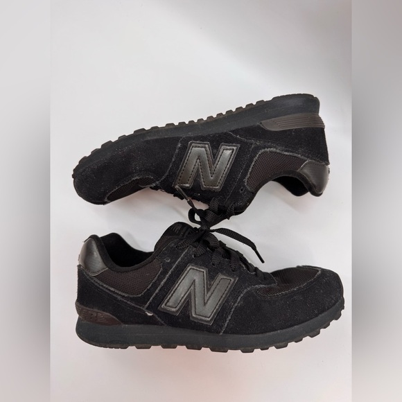 New Balance Shoes - New balance women black sneakers US 5